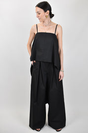 Pantalone ampio con pinces