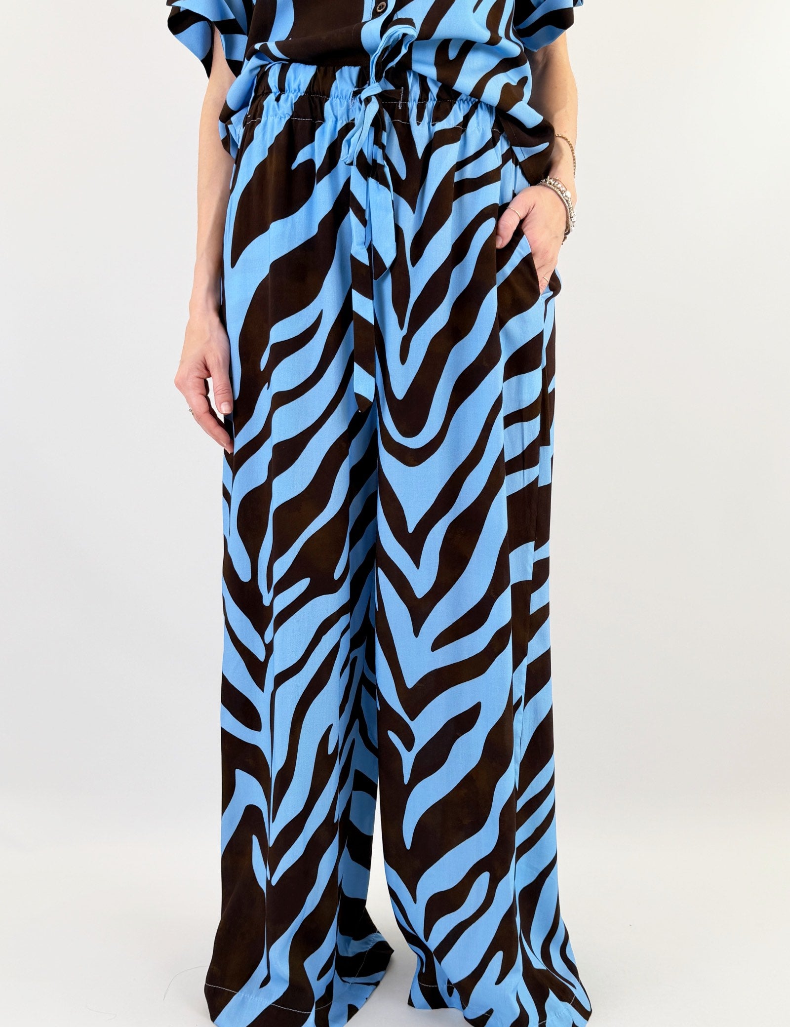 tensione-in-pantalone-zebrato-turchese-moro-1.jpg