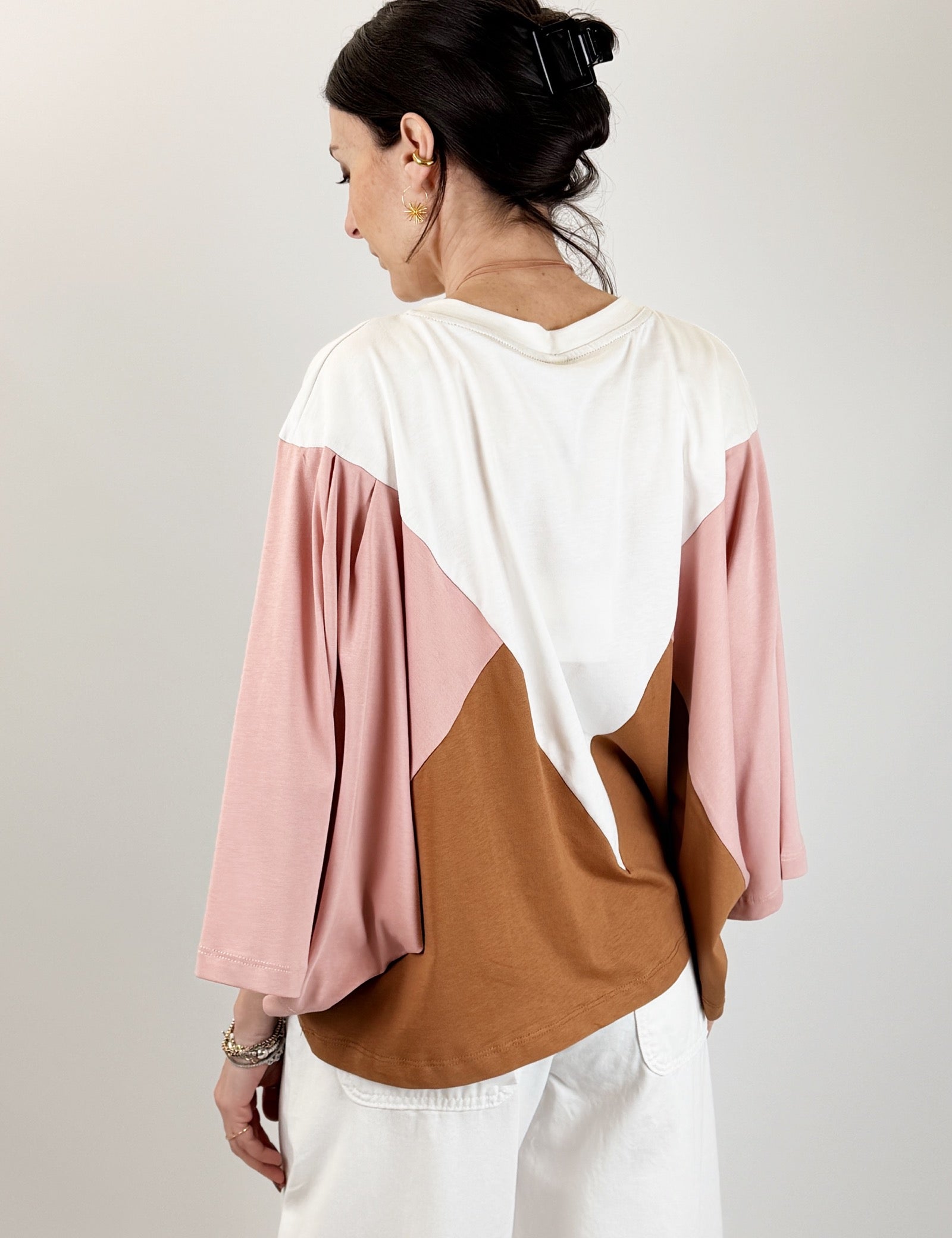 tensione-in-t-shirt-tre-colori-rosa-dietro.jpg