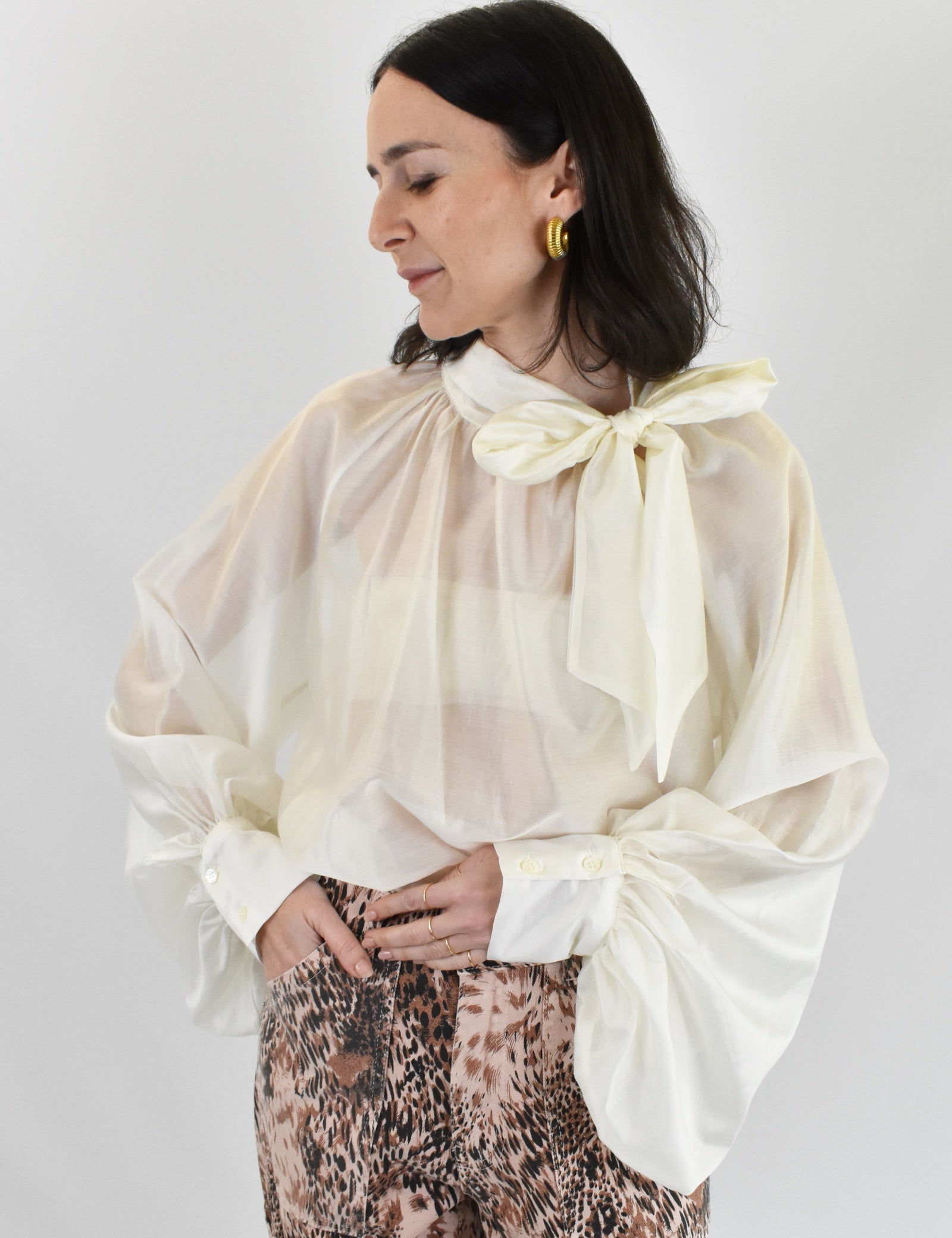 camicia bianca con fiocco e maxi manica Vicolo