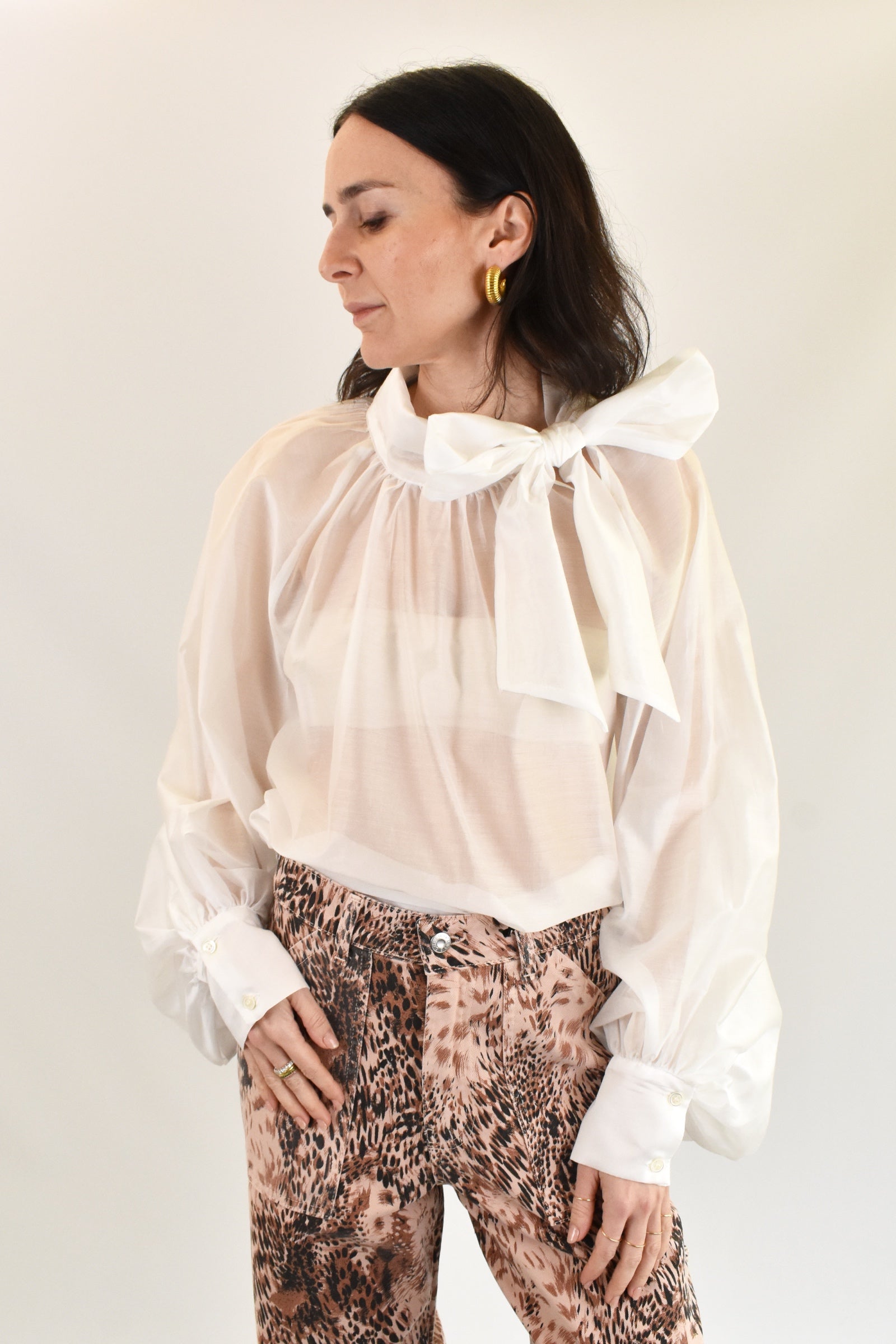 camicia bianca con fiocco e maxi manica Vicolo