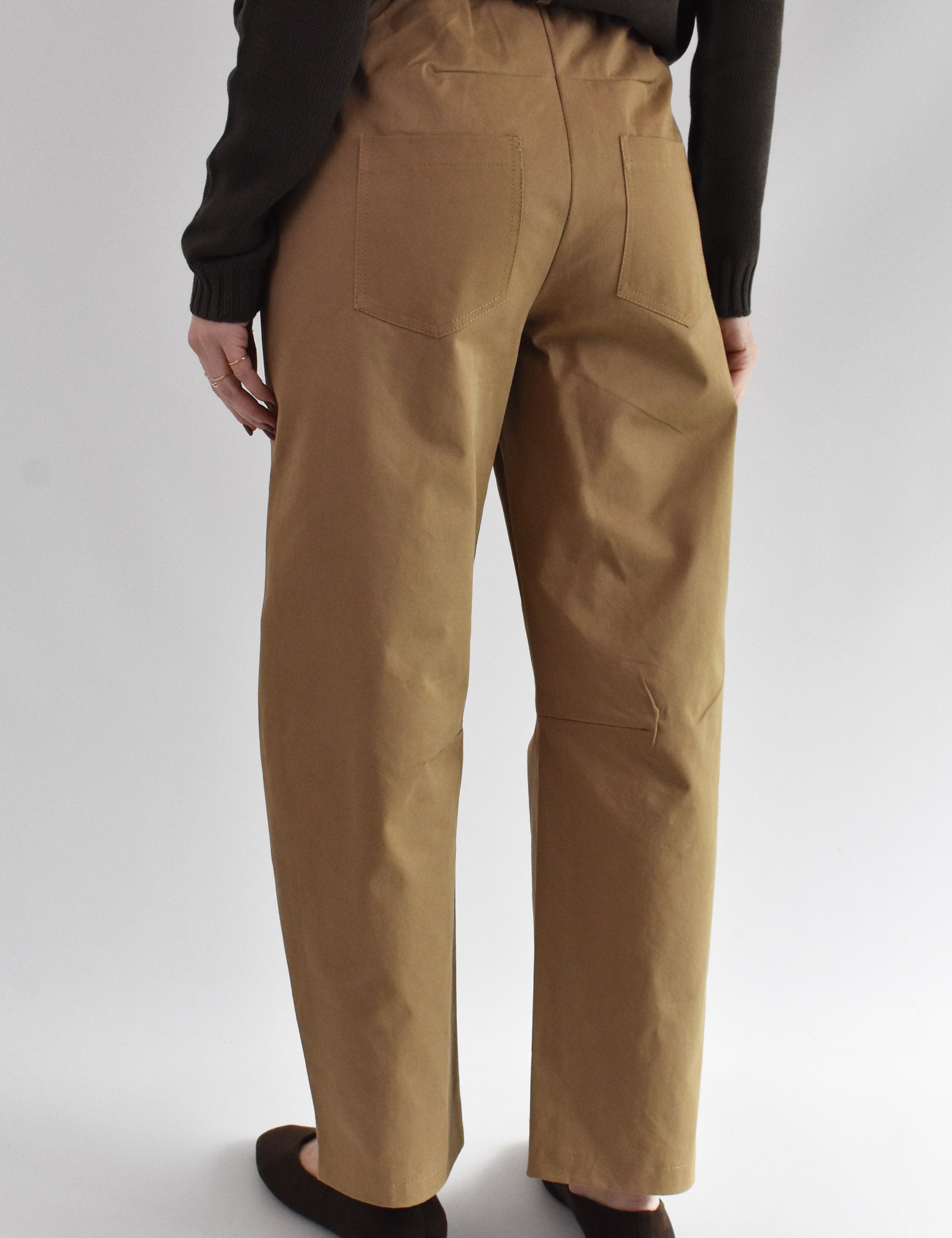 vicolo-pantalone-barrel-cammello-dietro.jpg