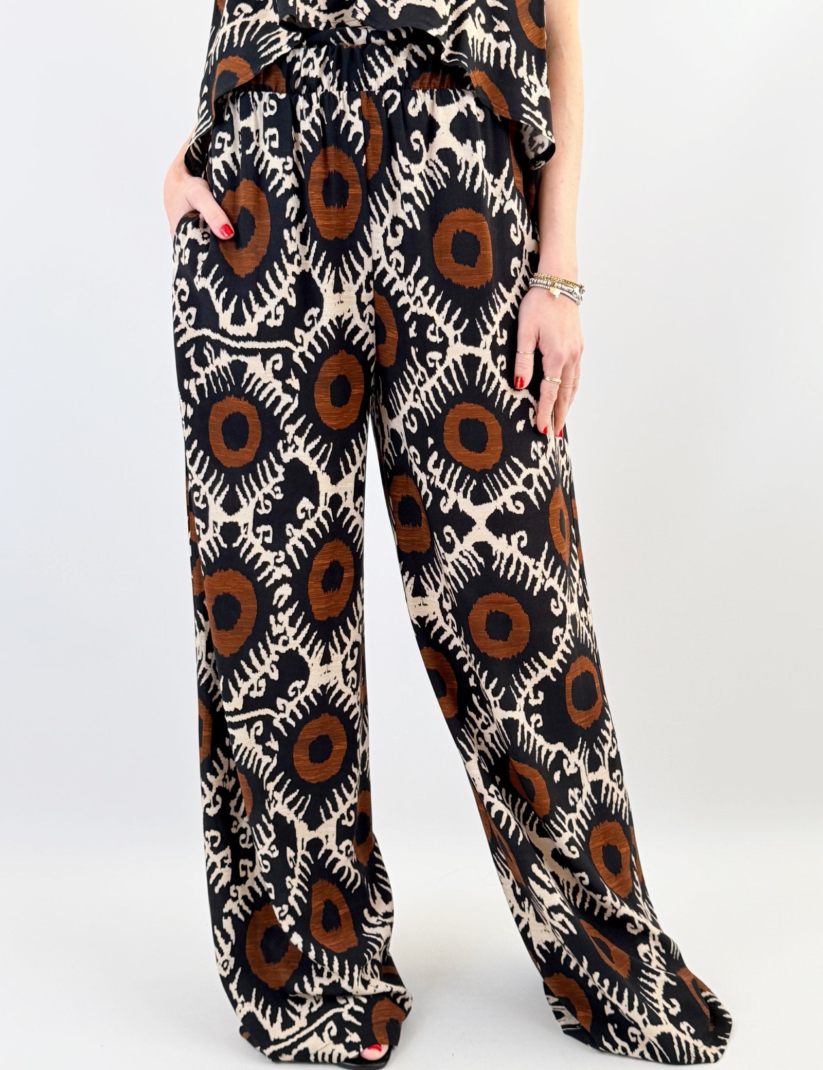 vicolo-pantalone-fantasia-etnica-nero-moro.jpg