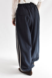 Pantalone jogger con bande