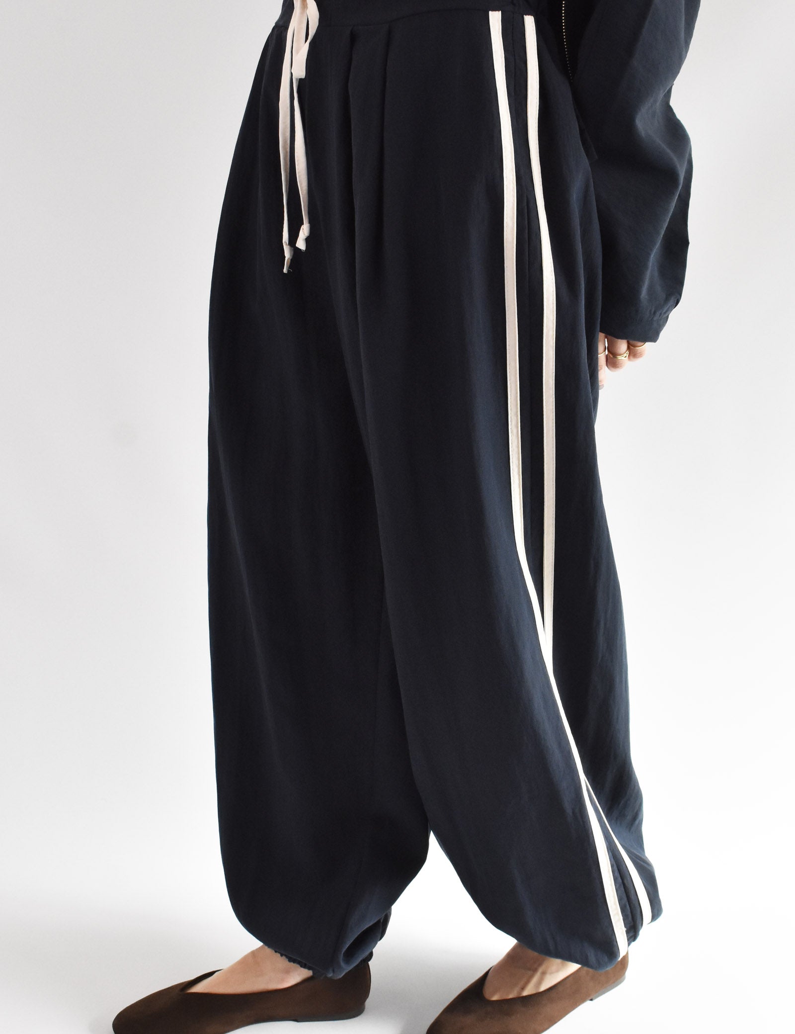 vicolo-pantalone-jogger-bande-laterali-blu.jpg