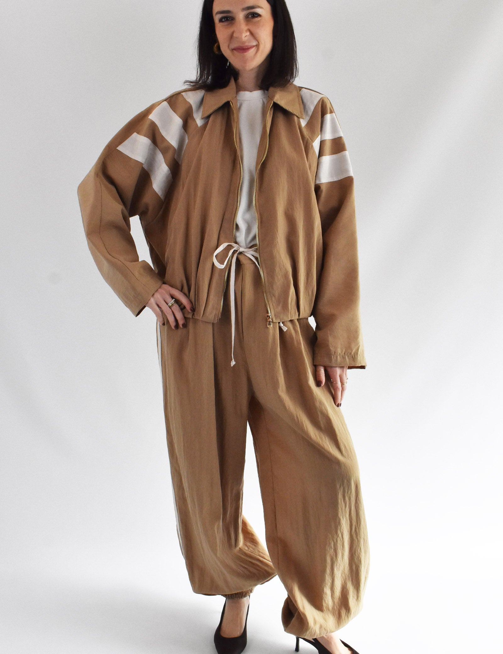 vicolo-pantalone-jogger-bande-laterali-cammello.jpg