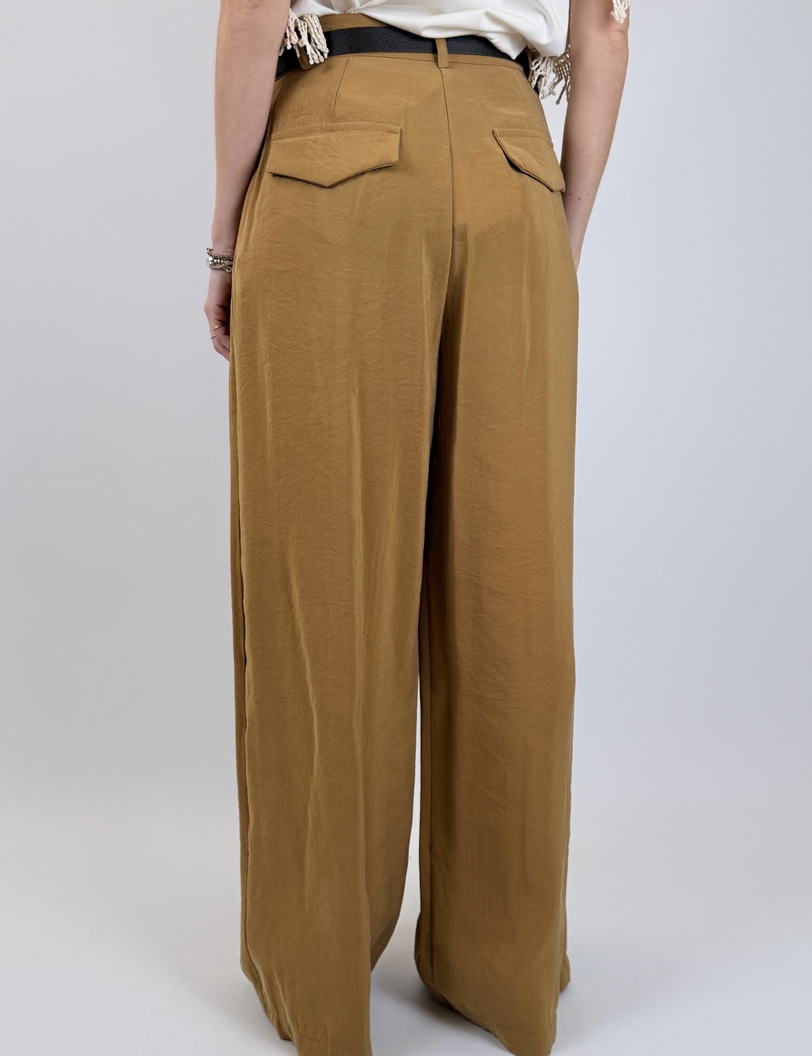 vicolo-pantalone-pinces-caramello-dietro.jpg