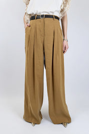Pantalone ampio con pinces