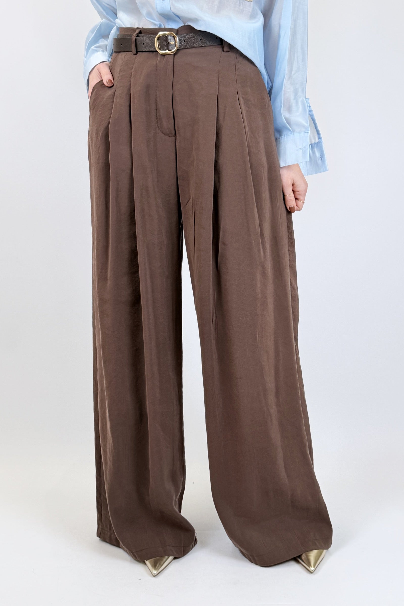 Pantalone ampio con pinces