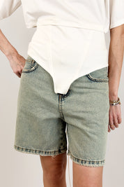 Short jeans