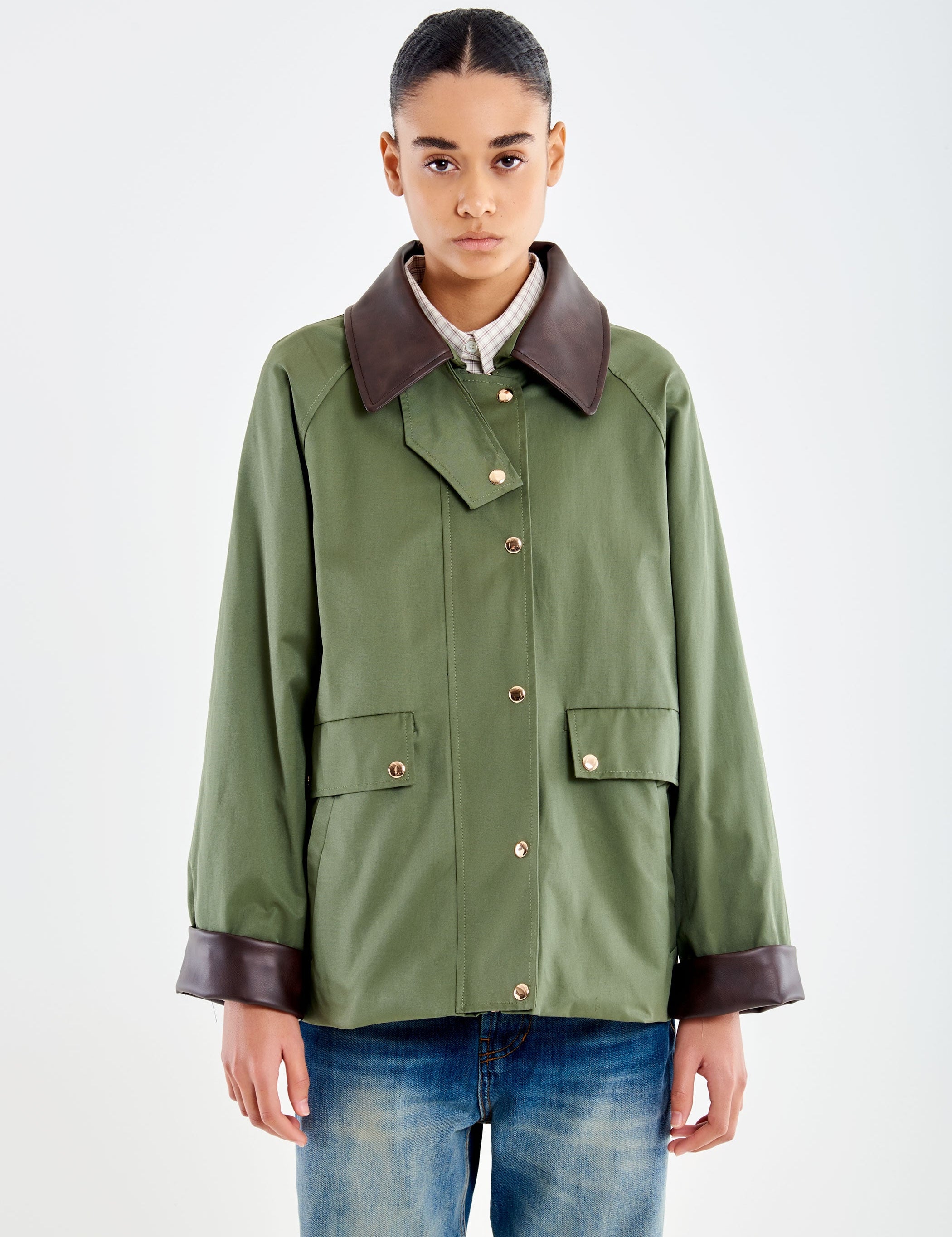 ViCOLO giacca trench corta con dettagli ecopelle, colore verde, articolo tab0950